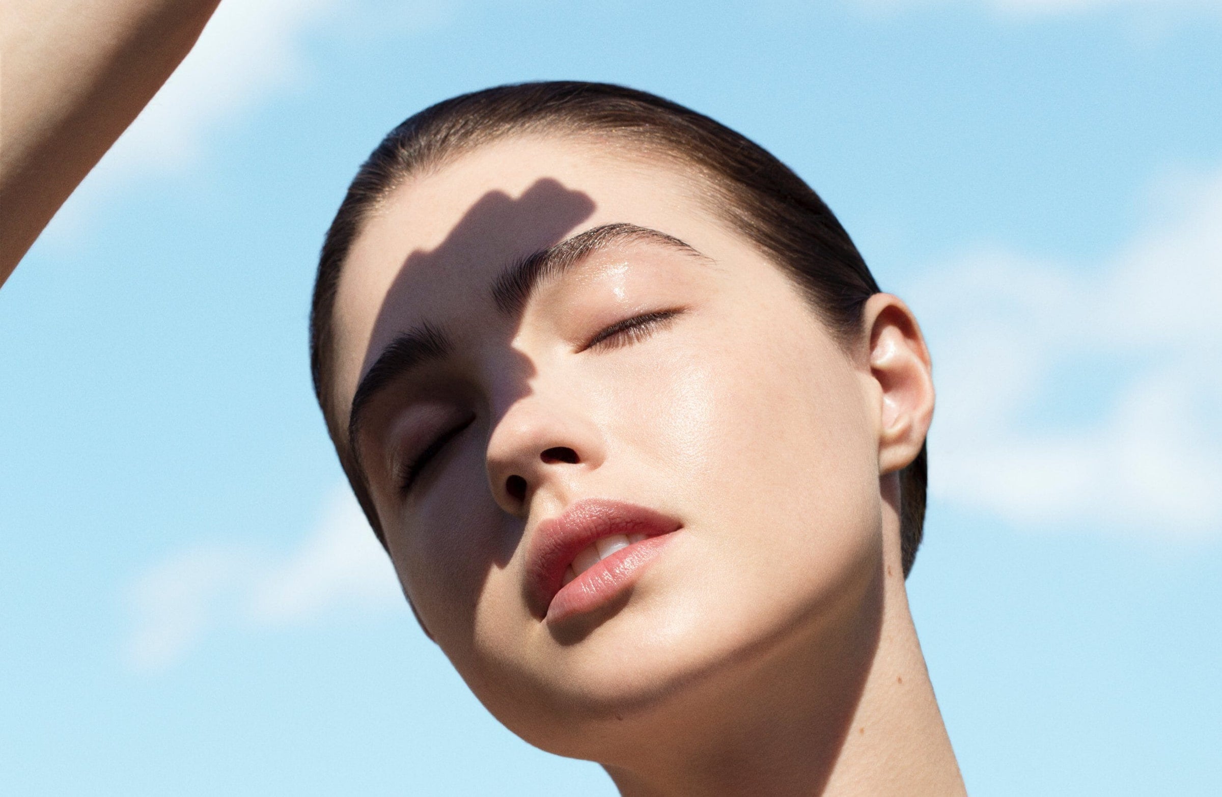 MARKETING ENGAÑOSO DE PROTECTORES SOLARES Y CÓMO NAVEGAR POR LA JUNGLA DE SPF